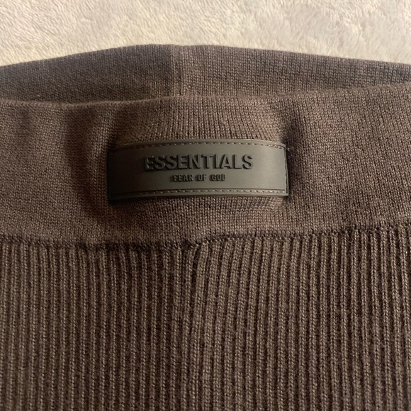 Essentials 2 piece - Picture 8 of 11